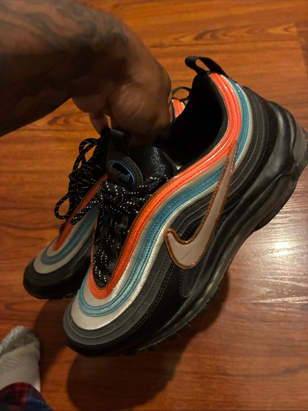 Nike men Black Multi-Color Wave Air Max Style Sneaker